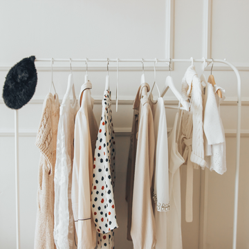 Capsule Wardrobe: So erstellen Sie eine vielseitige Garderobe
