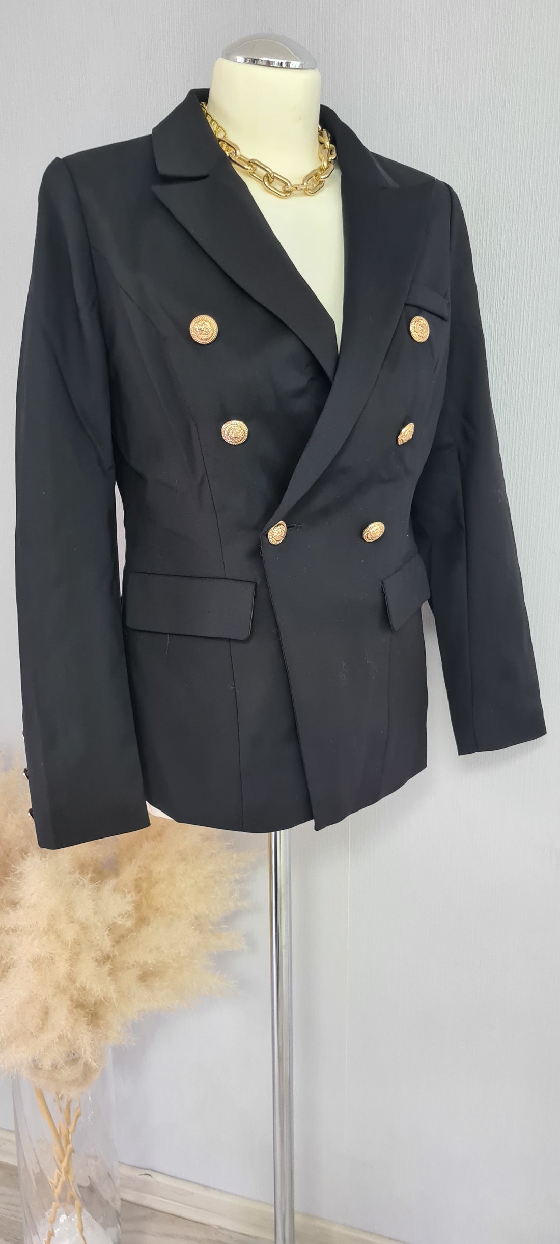 Blazer in schwarz mit goldenen Knöpfen