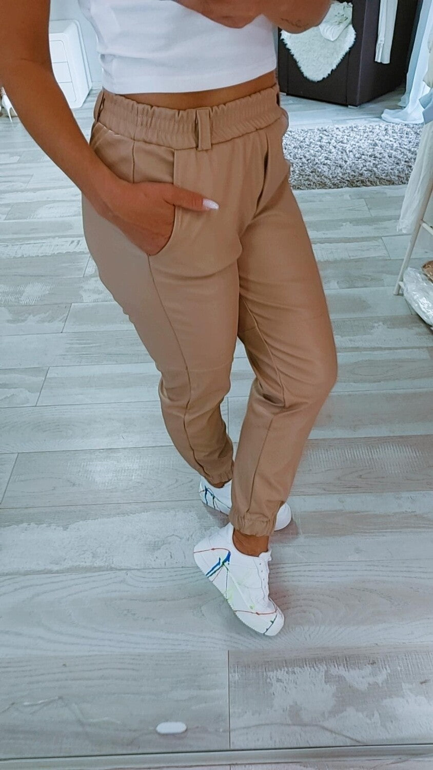 Lederimitat Jogger Hose Beige