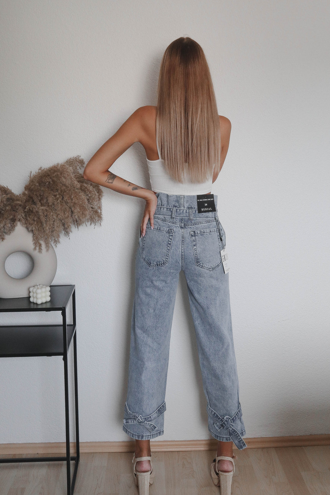 Jeans mit Schleifen